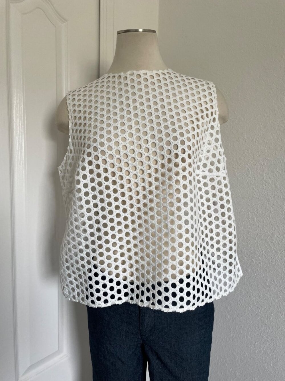 AKRIS Punto Designer White Open-Knit Mesh Sleeveless Top Women’s Size Large